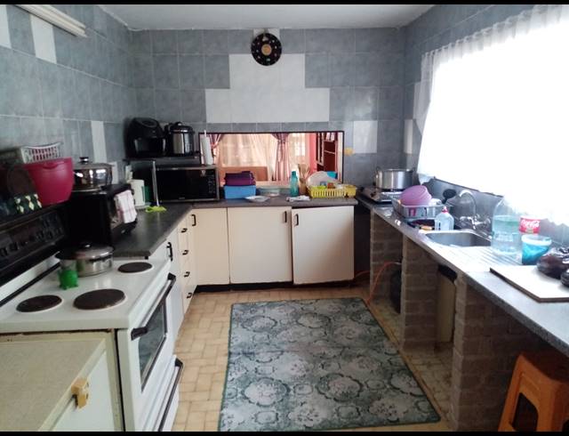 6 BEDROOM HOUSE FOR SALE IN MOBENI HEIGHTS